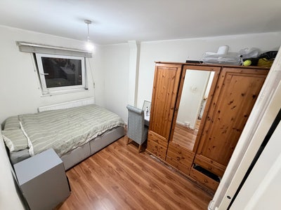Double bedroom Near Bow Road E3 Main Photo
