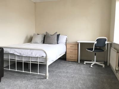 Charming Double Room | Short walk to Town  Main Photo