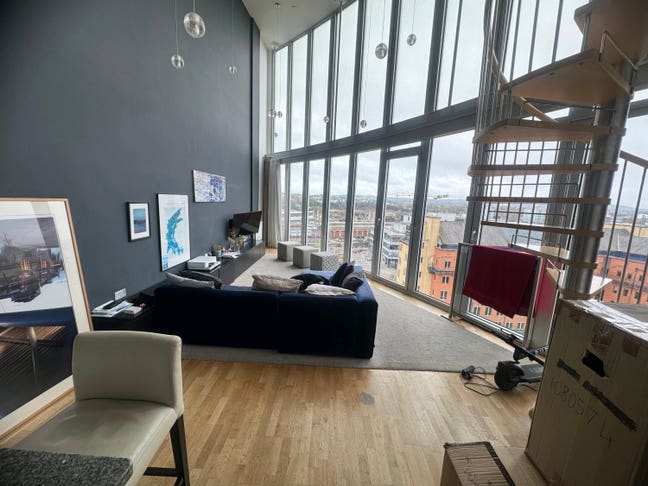 Single room available in a stunning penthouse apar Main Photo