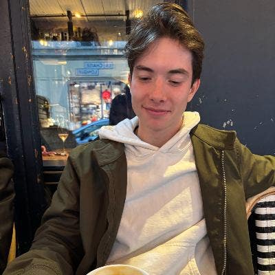 Professional Male seeks a single or double room Main Photo