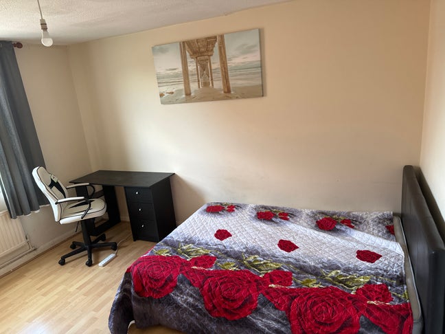 Good size double in Elephant and castle  Main Photo