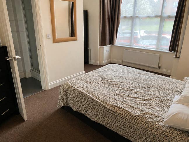 Double En-suite Room ** Virtual Tour Available** Main Photo