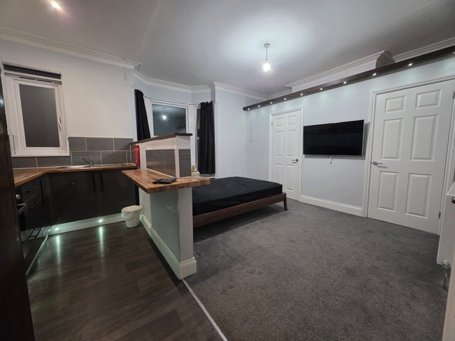 Studio-Furnished-All Bills & Wifi included CV2 4EQ Main Photo