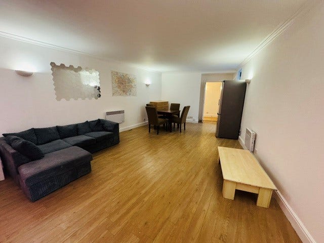 Three bedroom Modern Apartment Close To Aldgate Main Photo