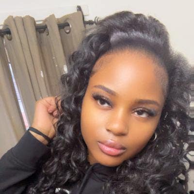 Professional Female seeks a double room Main Photo