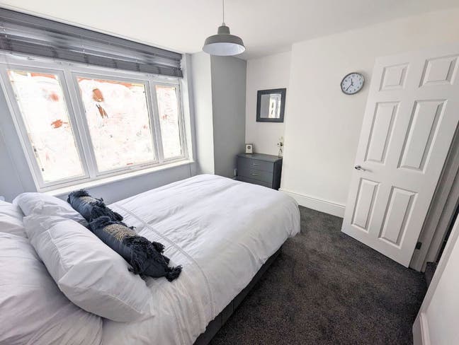 ** Modern En Suite Russell Hall All Bills Included Main Photo