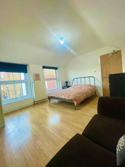 Walking Distance to Liverpool St- Double Rooms Main Photo