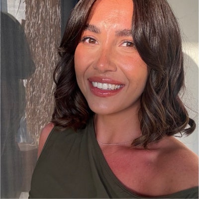 I am a professional female aged 34. I am look... Main Photo