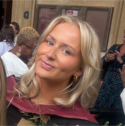 Professional female looking for double room Main Photo