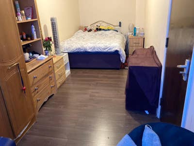 Large Room To Let in Cranford Main Photo