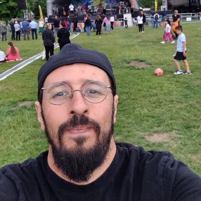 40 year old Male seeks a single or double room Main Photo