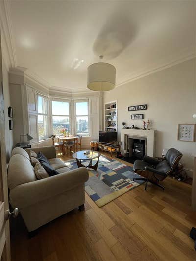 Spacious Double Room in Beautiful West End Flat Main Photo