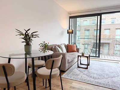 Newly renovated 1-Bedroom Flat with Balcony, Angel Main Photo