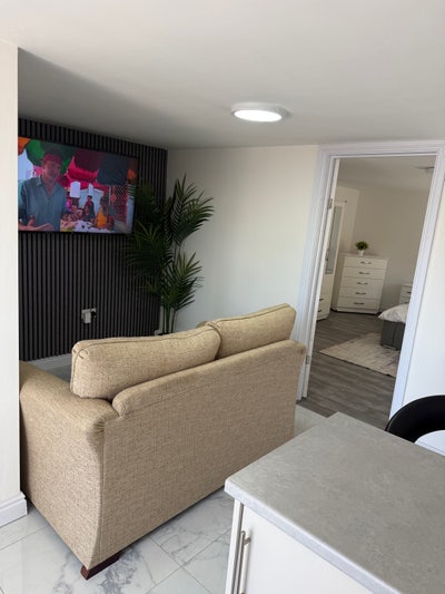 Luxury SelfContained Annex No Sharing - All Bills  Main Photo