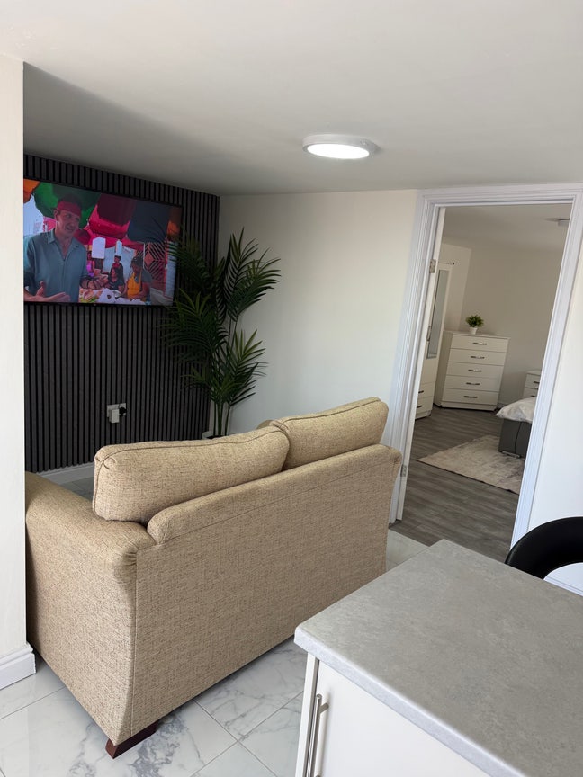 Luxury SelfContained Annex No Sharing - All Bills  Main Photo