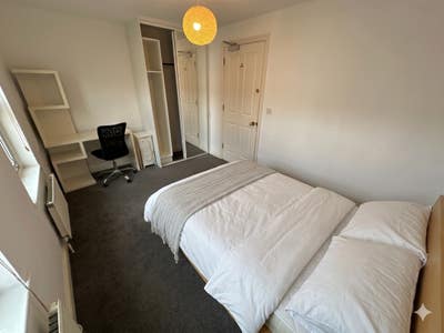 Spacious Double Room – Malta Road, CB1 Main Photo