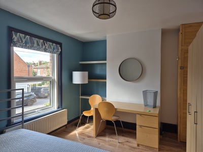 Student Post Grads Wanted -3 Rooms in Shared House Main Photo