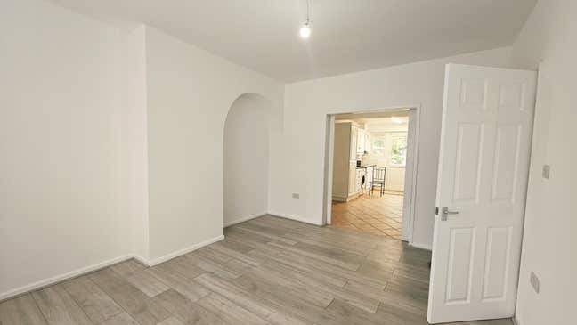 3Bedrooms Lovely House@RM9 6PB/Degenham Heathway Main Photo