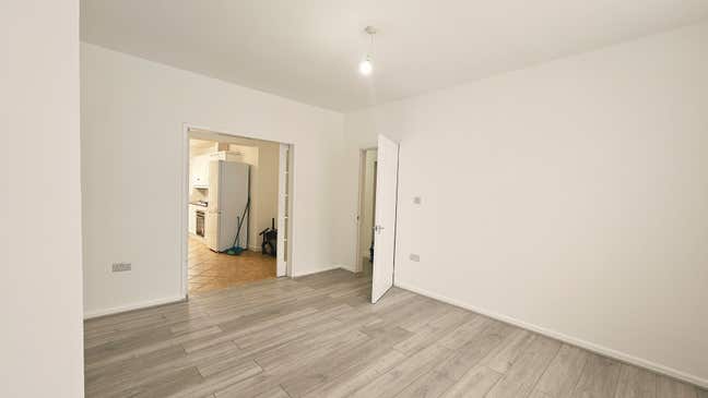 3Bedrooms Lovely House@RM9 6PB/Degenham Main Photo