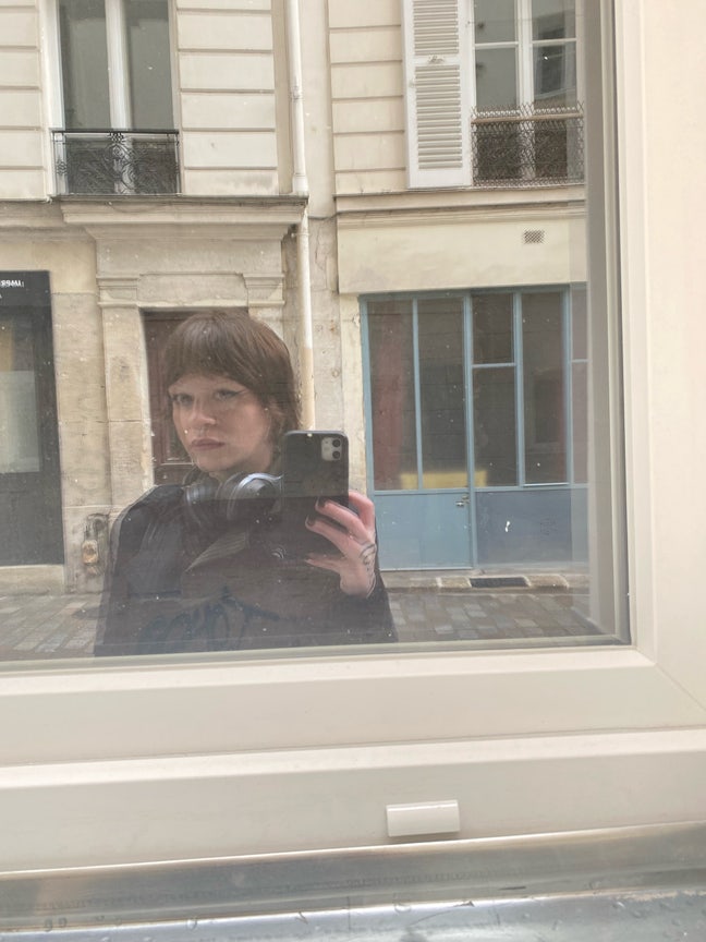 Professional looking for room near station Main Photo