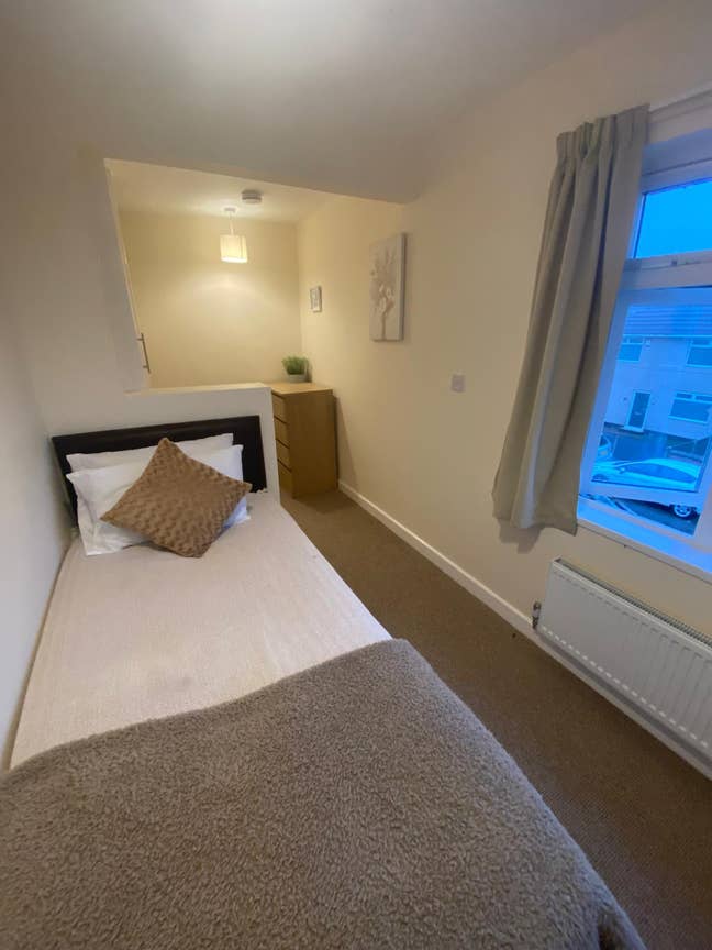 Last Ensuite Room in DN6 Main Photo