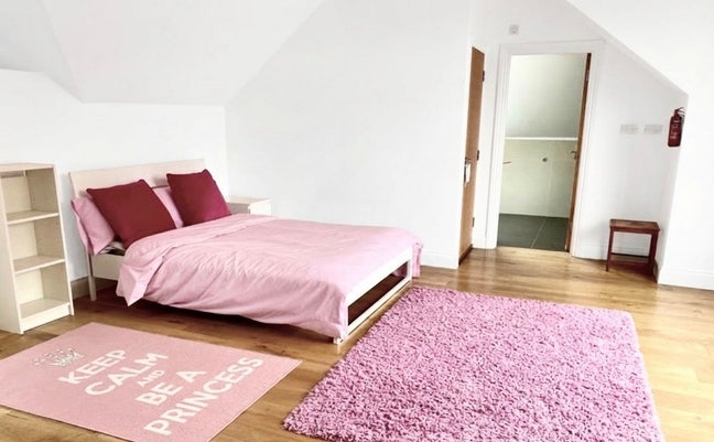 5mins walk to Totteridge & Whetstone station Main Photo