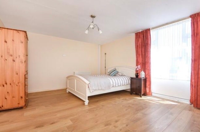 5 spacious rooms available soon in lovely property Main Photo