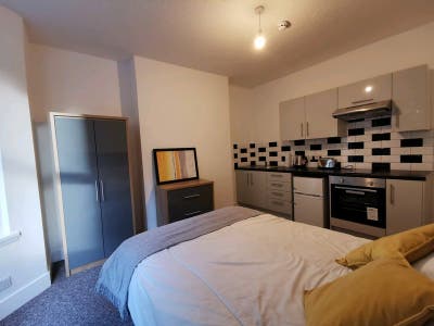 Spacious double room available  Main Photo