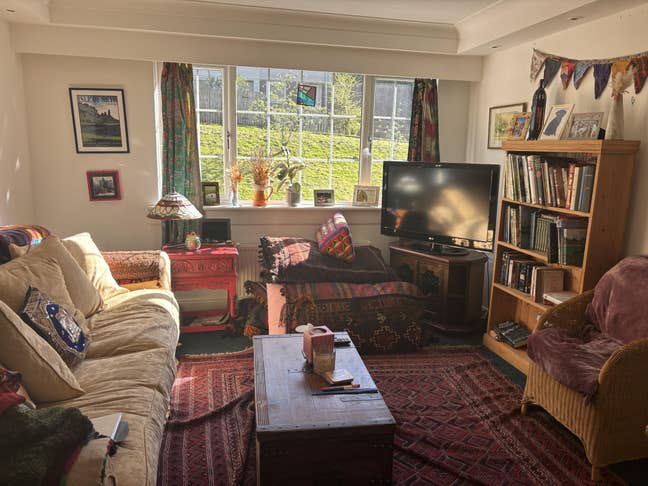 Furnished double room in a cosy southside house Main Photo