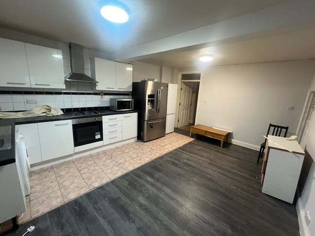 *2 Bed Appartment Avail Now Recently Refurbed E1 * Main Photo