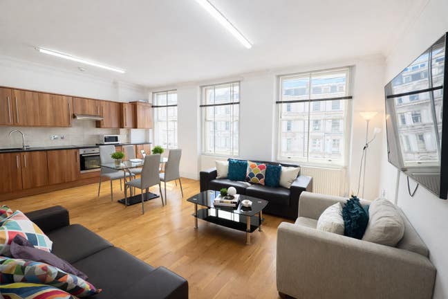 Two Bedrooms and Two Bathrooms Flat with AC Main Photo