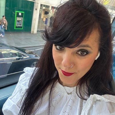 38 year old Female seeks a double room Main Photo