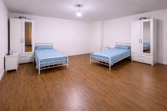 King Size Double Room for Rent Main Photo