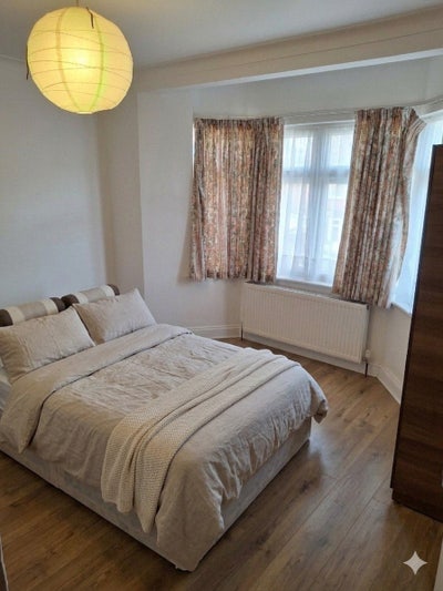 Room to Rent- Cricklewood (NW2) Main Photo