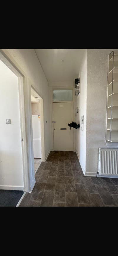Bright 2-Bedroom Flat in Glasgow’s West End Main Photo