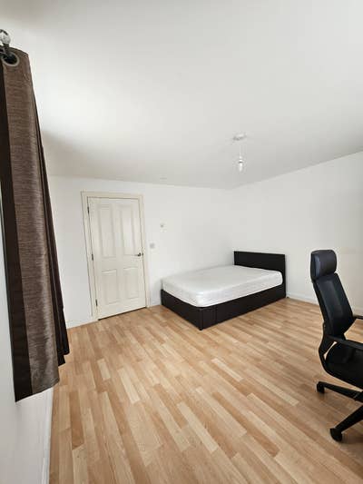 Ensuite & Double Rooms Available – ME12 3GB Main Photo