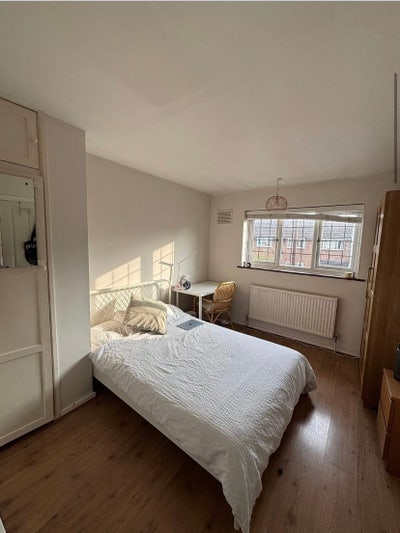 Double bedroom in Wimbledon available in June  Main Photo