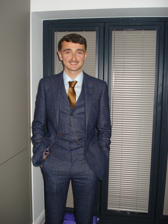 Young professional looking for a double room  Main Photo