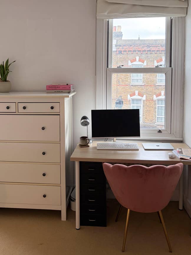 Room in 4 bed between Clapham North and Brixton Main Photo