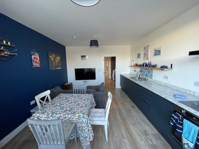 Bright Double Room in Modern Flat Main Photo