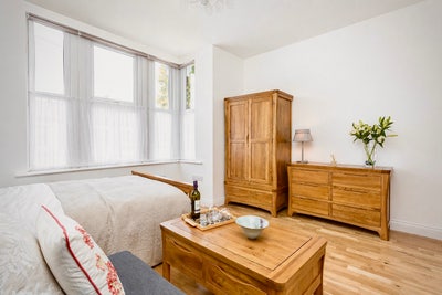   Bright  Double Ensuite Room Bills Inc N22 Main Photo