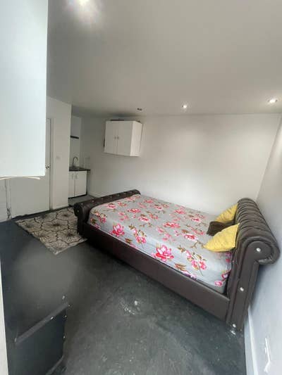 Studio Flat to Let – Ilford  IG1 Main Photo