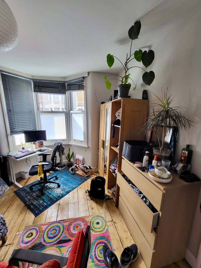 Big Bright Southville - All Bills inc, No Deposit  Main Photo