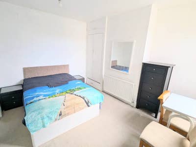 2 Rooms Available for Rent – Fawcet road, Southsea Main Photo