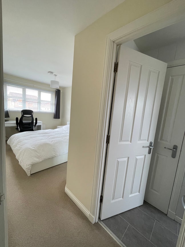 Ensuite double room near to Royal Infirmary  Main Photo