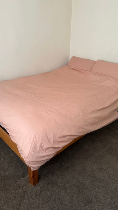 Room immediately available Main Photo