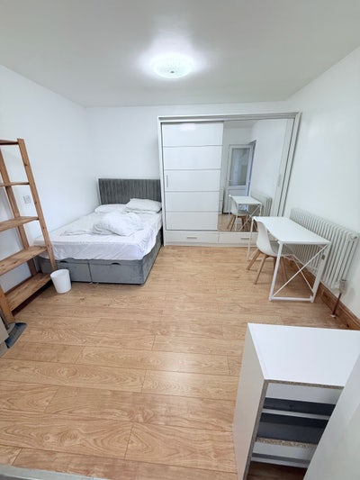 Studio Flat Main Photo
