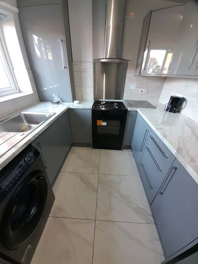 Single bedroom available  Main Photo