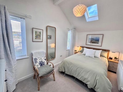 Large double room with parking  Main Photo