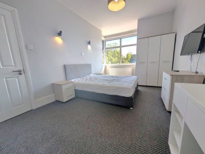 Room to Rent in a Shared House Stoke Road GU1 1ET Main Photo